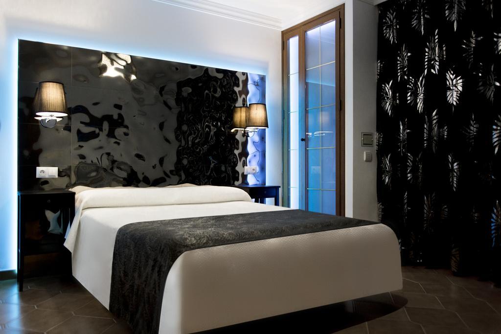 נרחה Hostal Alhambra - Adults Only מראה חיצוני תמונה