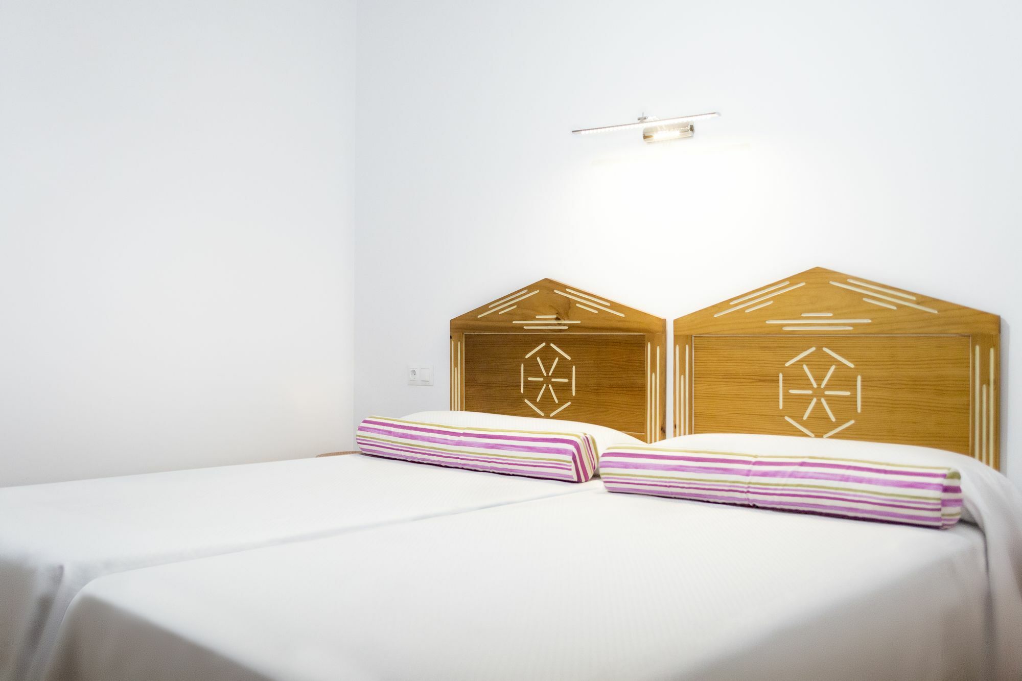 נרחה Hostal Alhambra - Adults Only מראה חיצוני תמונה