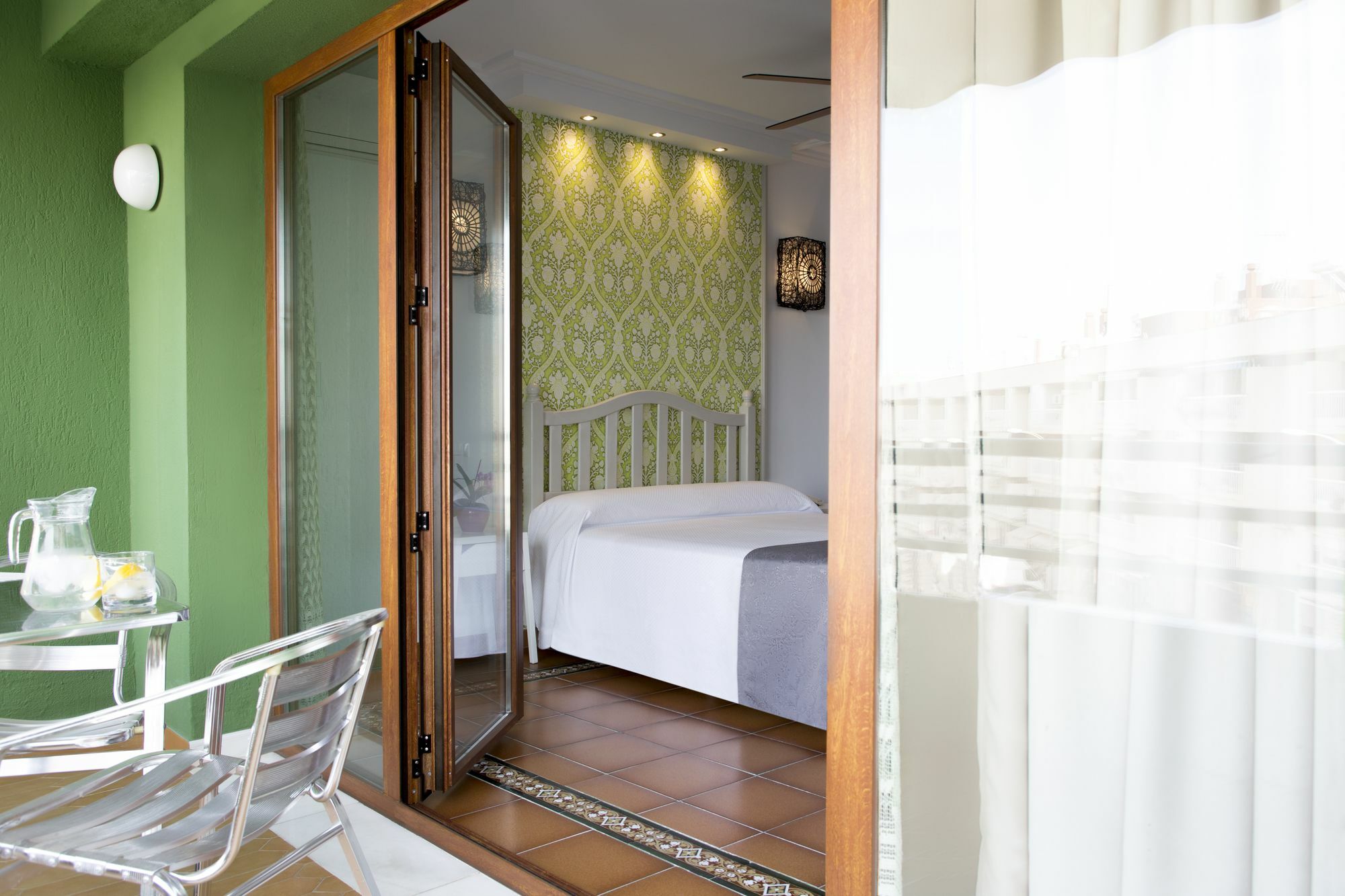 נרחה Hostal Alhambra - Adults Only מראה חיצוני תמונה