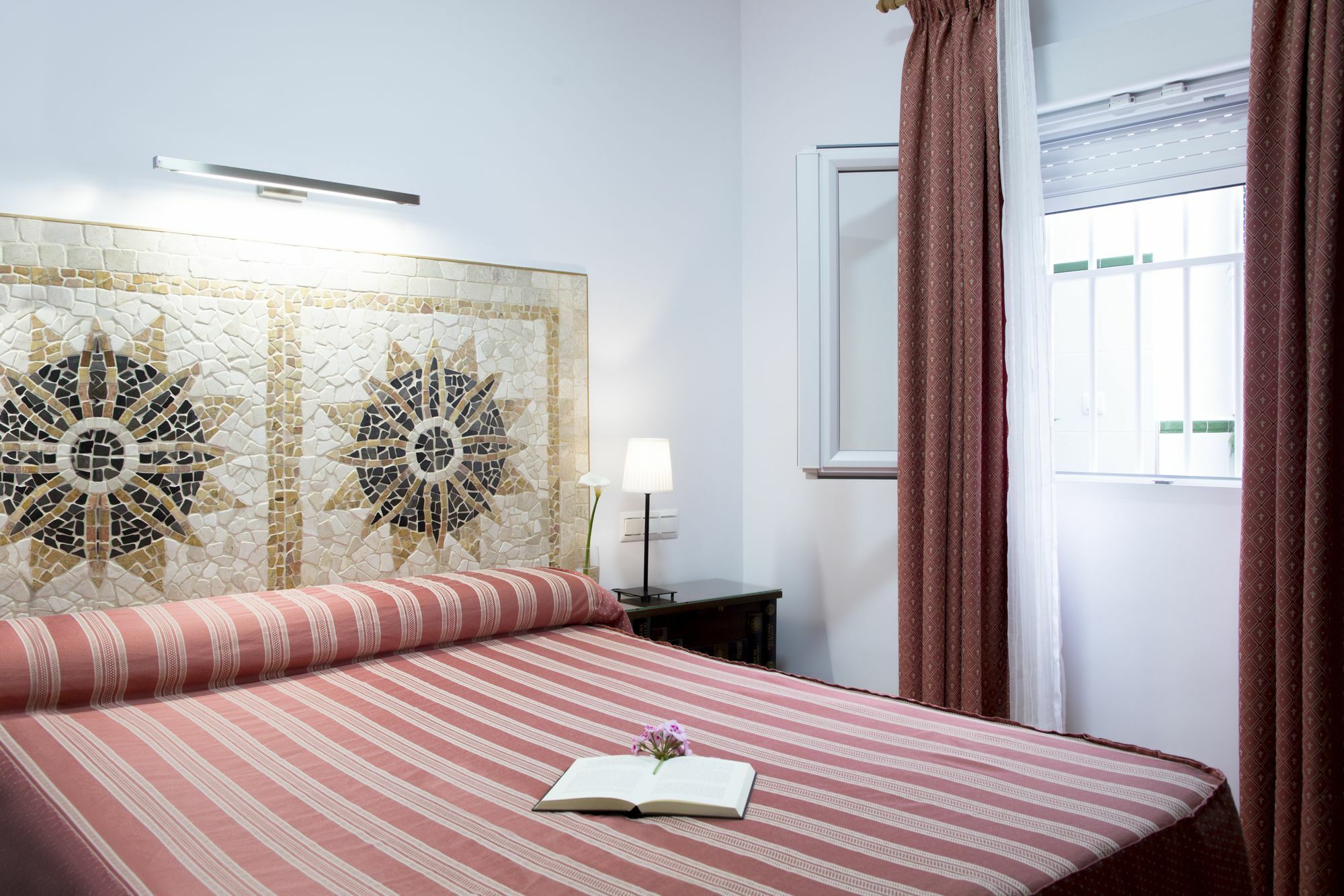 נרחה Hostal Alhambra - Adults Only מראה חיצוני תמונה