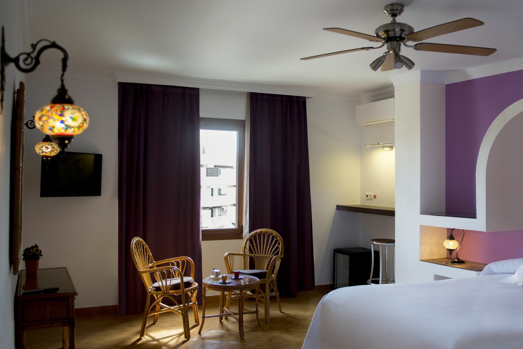 נרחה Hostal Alhambra - Adults Only מראה חיצוני תמונה
