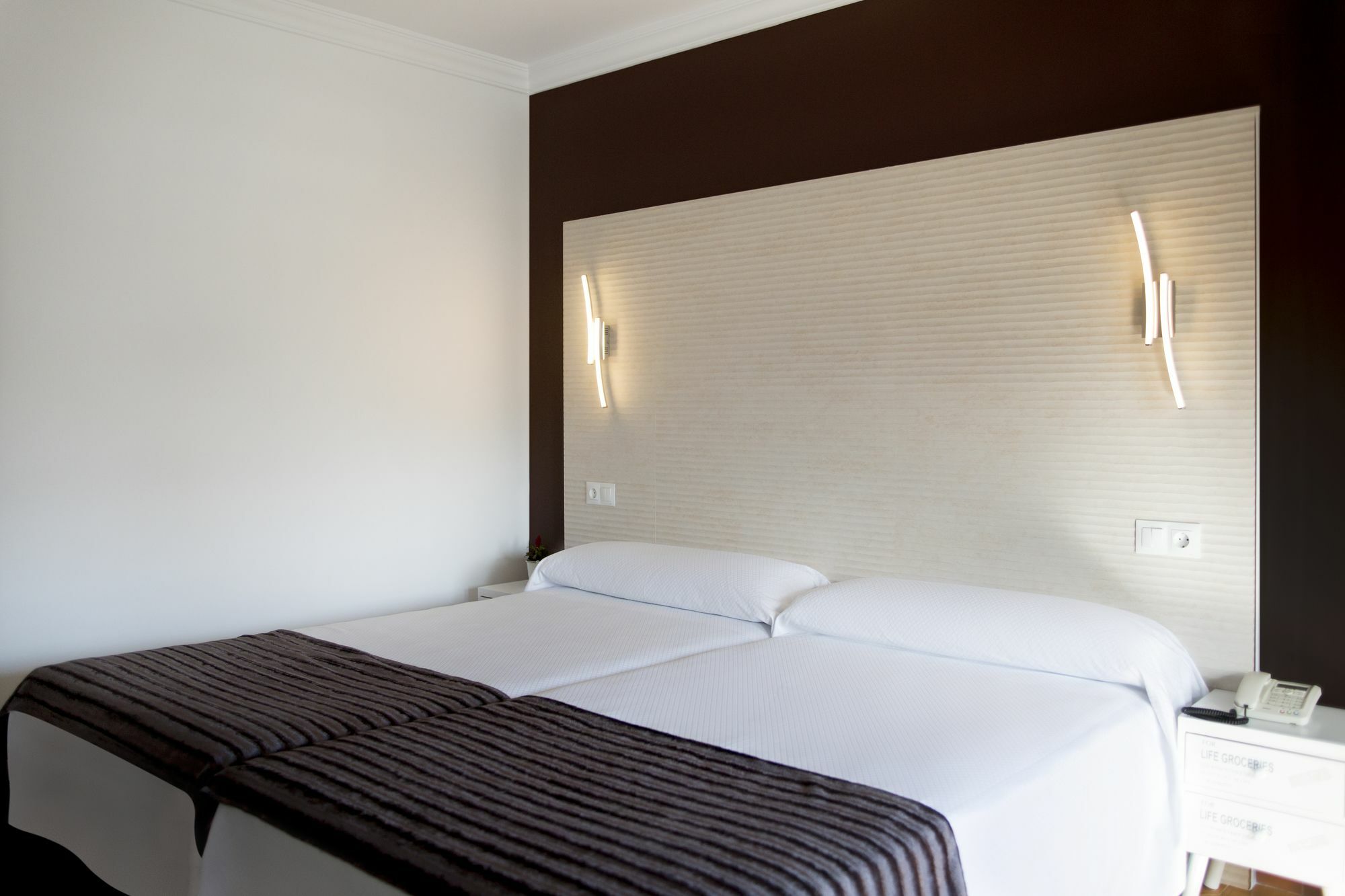 נרחה Hostal Alhambra - Adults Only מראה חיצוני תמונה
